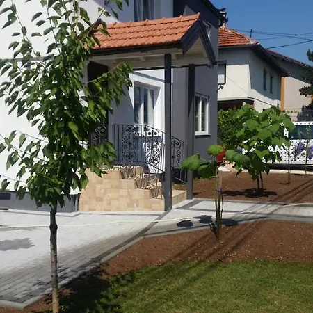Garden Lejlighed